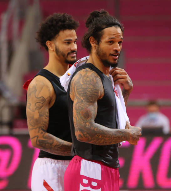 是球员推动 是球员推动